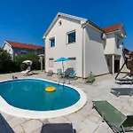 Gorgeous In Holiday home *